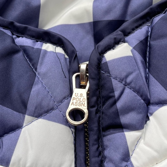 U.S Polo assassin size medium plaid puffer vest. - Picture 3 of 6